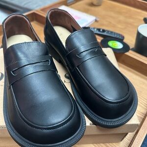 Elegant Black Leather Loafers for Women